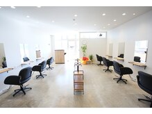 アグ ヘアー レガート 新宮中央店(Agu hair legate)の雰囲気（ゆったり寛げる居心地の良い空間です。）