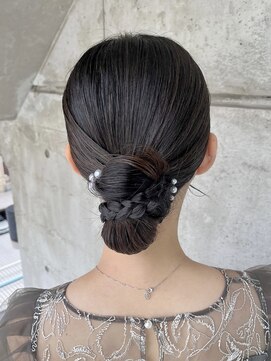 オウン(AUN) タイトシニヨン