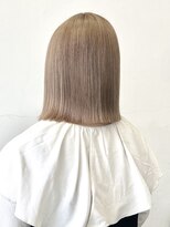 ココ 原宿(KOKO)&nbsp;黒髪小顔クラゲヘアーオリーブグレーココアベージュ