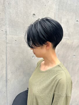 イチサンサン(/ 133) 【/ 133】ブルーグレーと刈り上げショート。〈room1 megu.〉