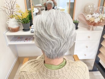 コリナ(Ko.Ri.Na)の写真/ベテランスタイリストがこれまでの培った技術で似合わせを叶える！上品な大人スタイルに♪