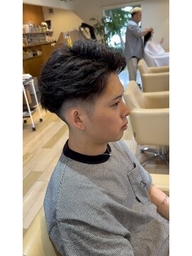 シアン(cyan) 刈り上げショート