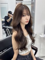 ロムーク 表参道(LOMKH)&nbsp;小顔ロングレイヤーカット顔周り冬グレージュカラー透明感カラー