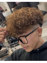 イーラ アメ村店(era)&nbsp;スペインカール　ツイストスパイラル眉カットメンズパーマ