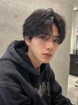 アクロ 梅田店(ACRO)&nbsp;黒髪フェザーのセンターパートマッシュ