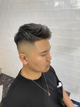 メリケンバーバーショップ フクオカ(MERICAN BARBERSHOP FUK) かき上げヘアショートレイアーくせ毛風パーマコンマヘア