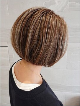 アオカマクラ(a-o Kamakura) ミニボブxハイライトカラー*脱白髪染め