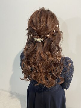 ディティカ ティア(Dityca tia) 華やかハーフアップ