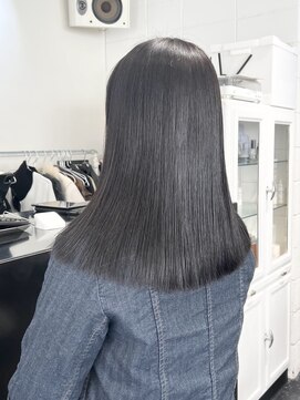 ココ 原宿(KOKO) 黒髪小顔レイヤーカットオリーブグレーココアベージュ