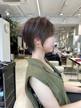 アンド ストーリーズ(&STORIES) 前髪あり耳掛け丸みくびれショートボブ20代30代40代50代(蘭)