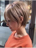 ショートヘアショートボブ白髪ぼかしハイライトカラーボブ