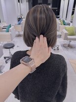 ステア ケース(stair case)&nbsp;筋感コントラストハイライトミルクティーベージュミニボブ