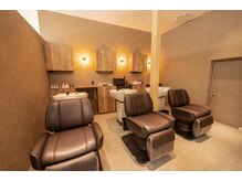 こだわりのリクライニングのシャンプー台〈Aujua/オージュア〉