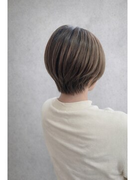 カットワークススリックバイフェローズ(CUT WORKS SLICK by fellows) 小顔見え丸みショート×立体感ハイライトカラー