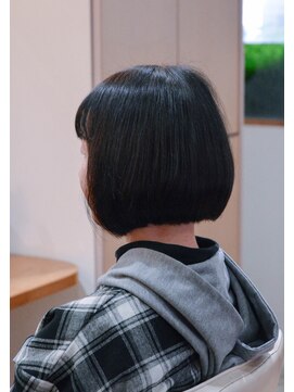 GLASSY HAIR【グラッシーヘアー】 ショートボブ