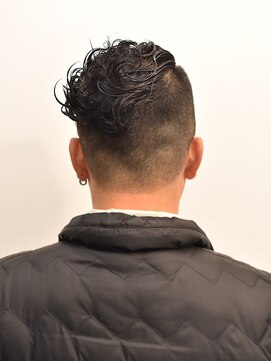 ヘアスタジオヘーフリヒ(HAIR STUDIO HoFLICH) 【ハードガイショート】