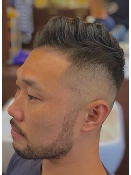 キングズバーバーショップ ツービッツ(King's Barbershop 2-bits) フェード