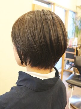 2階の美容室 丸みシルエットがが可愛い！コンパクトなショートボブ