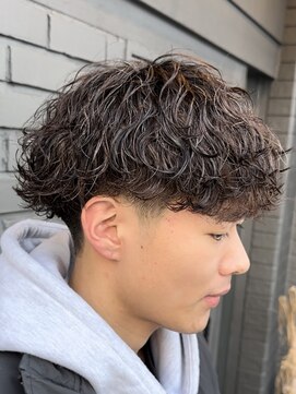 アビールブレ 新潟万代(ABEY LEVRAI) 波巻きスパイラルパーマ刈り上げマッシュ