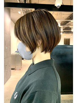 ビビッド(vivid) 前髪ありショートヘア簡単スタイリング