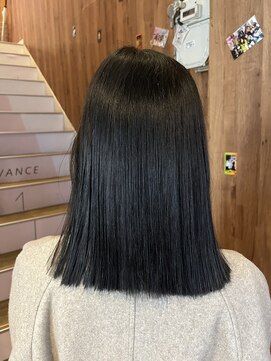 アヴァンス 天王寺店(AVANCE.) パッツンミディアムボブ