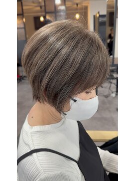 トッカ(tocca) ショートカット×白髪ぼかし