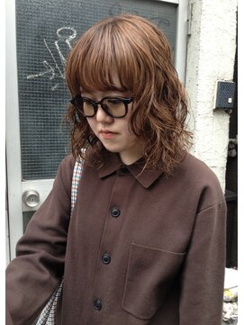 丹 ブラウンカラーとパーマ