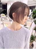 大人インナーカラーピンクベージュ耳かけショートボブ
