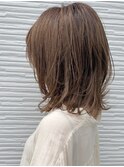 アッシュベージュ×ミディアムカール