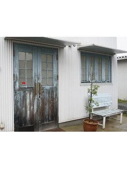 友達の家に遊びに行くような感覚で通える、アットホームなサロン。理想のスタイルを一緒に見つけましょう！