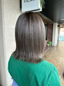 フィルム(FiLMs) ダブルカラー/ブラウンベージュ/外はねミディ