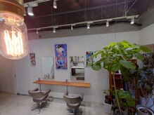 ヘアーラウンジ ランウェイズ(Hair Lounge Run Way's)の雰囲気(シャンプーは落ち着いたこちらのお部屋でゆったりとくつろげます)
