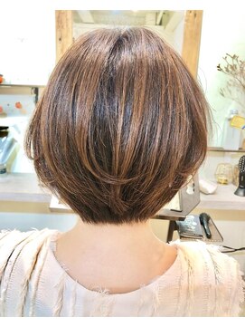 ラウラアンドロー(LAURA&RO) 上品フォルムの大人ショート