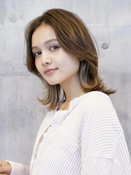 アイスバーグ(eyesburg) 大人可愛いストレートくびれボブインナーカラー肩ライン外ハネ