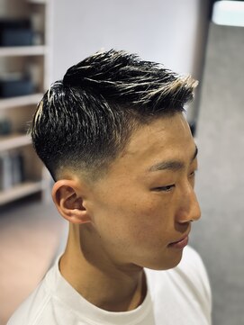 セブンスサンバーバーショップ(7TH SUN BARBERSHOP) ショートフェードスタイル