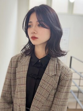 マセナ(Masena) フェミニンなミディアムボブ