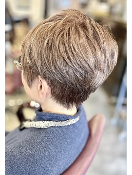 60代ふんわりショート/アッシュ/グレージュ/白髪ぼかし/髪質改善