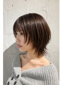 顔周りレイヤーカットシースルーバング耳かけくびれミディアム