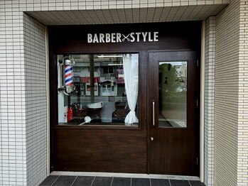 バーバースタイル(BARBER STYLE)の写真/門司駅徒歩2分◆明るい雰囲気の店内☆周りを気にせずゆったり寛げる、２席のみのプライベート空間が魅力！