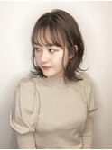 耳かけ肩ハネSラインミディアム【毛先パーマフォギーベージュ】