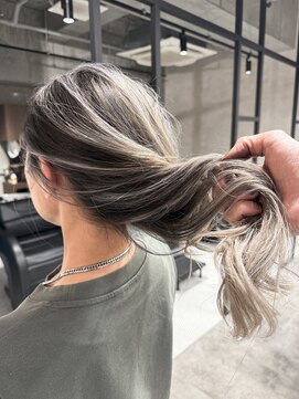 アコ(Aco) ★顔周り・襟足も筋感あるシャドウルーツバレイヤージュ★