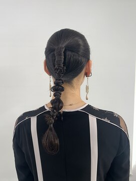 ヘアー アレス(hair ales) タイトアレンジ　ローポニー