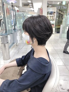 クオーター(QUARTER) くびれショート