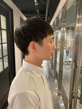 ザウィロー 神保町店(The WILLOW) ツーブロナチュラルショート【The WILLOW 神保町】