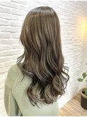 くすみベージュ×ハイライト