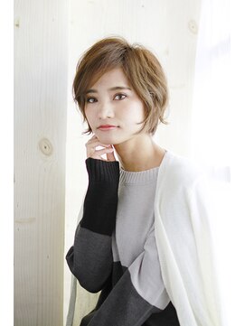 ラクシア(LUXIA) 大人可愛い外ハネショートヘア