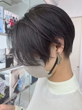 ヘッズ 市川(HEADS ex) ダブルカラーミルクティーベージュインナーカラーショートボブ