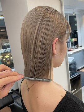 ヒビヲ(HIBIO) ショートボブハイトーンカラーミルクティーベージュダブルカラー