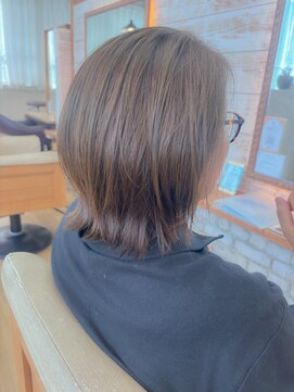 レイ(Lei) 抜け感アッシュベージュ×外ハネボブ