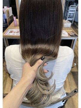 サンカリ SANKARI 船木店 【大人可愛いホワイトベージュグラデ】